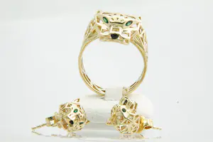 80 - Aparte opengewerkte 18krt geelgouden SET van panter ring en oorstekers kopen? Bied vanaf 400!
