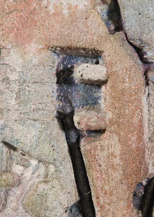 Niet of onleesbaar gesigneerd - Betonnen wandobject - Ingelijst (Zwaar!) kopen? Bied vanaf 1!