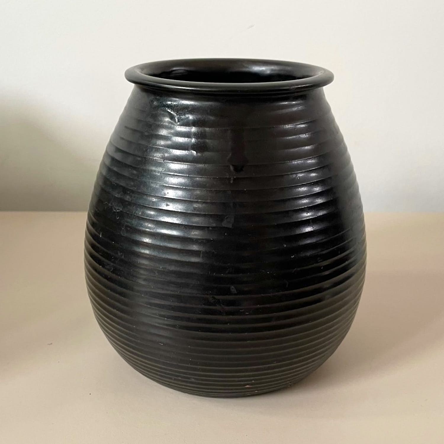 ADCO - Zwarte Ribbelvaas model 1014 verkocht voor € 1!