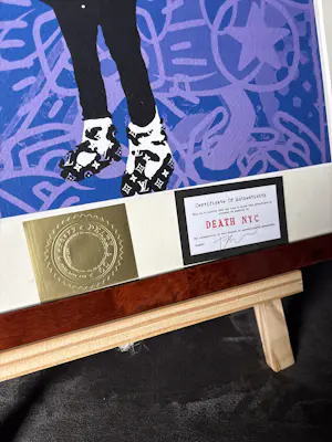 Death NYC - Blue Banksy Bomb Love kopen? Bied vanaf 100!