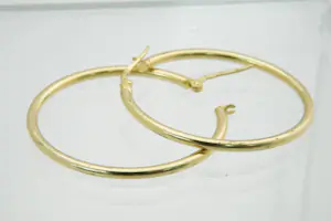 Acheter81 - Mooie zo goed als nieuwe set 18 karaat geel gouden "holle" creolen? Enchérissez de 210!
