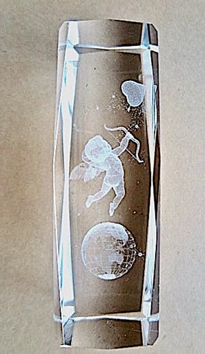 Niet of onleesbaar gesigneerd - Cupido/Amor schiet pijl in het Hart -3D kristal lasergravure - Diamantgeslepen kopen? Bied vanaf 1!