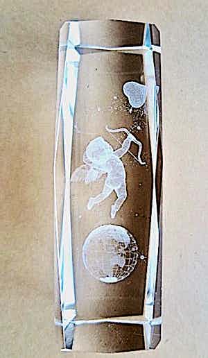 Niet of onleesbaar gesigneerd - Cupido/Amor schiet pijl in het Hart -3D kristal lasergravure - Diamantgeslepen verkocht voor € 1!