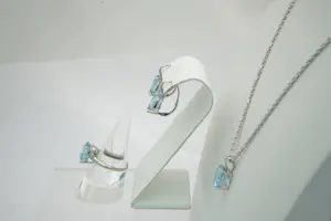 35- Chique 14Kt wit-gouden "Jarrèl Italy" set sieraden met aquamarijnen kopen? Bied vanaf 920!