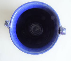 Marijke de Kler-Vermeulen - Kobalt blauwe kikker vaas kopen? Bied vanaf 20!