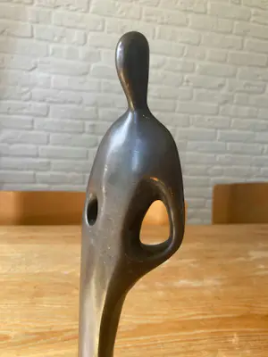 Brons (Onbekend) - Elegant beeld op een sokkel van zwart marmer kopen? Bied vanaf 60!