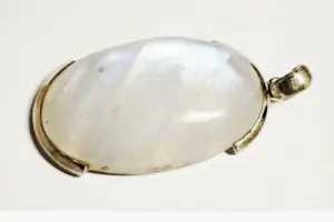 Nieuwe 925 zilveren hanger met prachtige regenboog maansteen kopen? Bied vanaf 65!