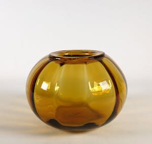 Willem Rozendaal - Glas, Amber tomaat-vaas door Kristalunie Maastricht kopen? Bied vanaf 1!