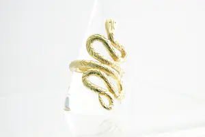 189- Vrij forse & mooi bewerkte 20 krt geel gouden "kronkelende slang" ring kopen? Bied vanaf 710!
