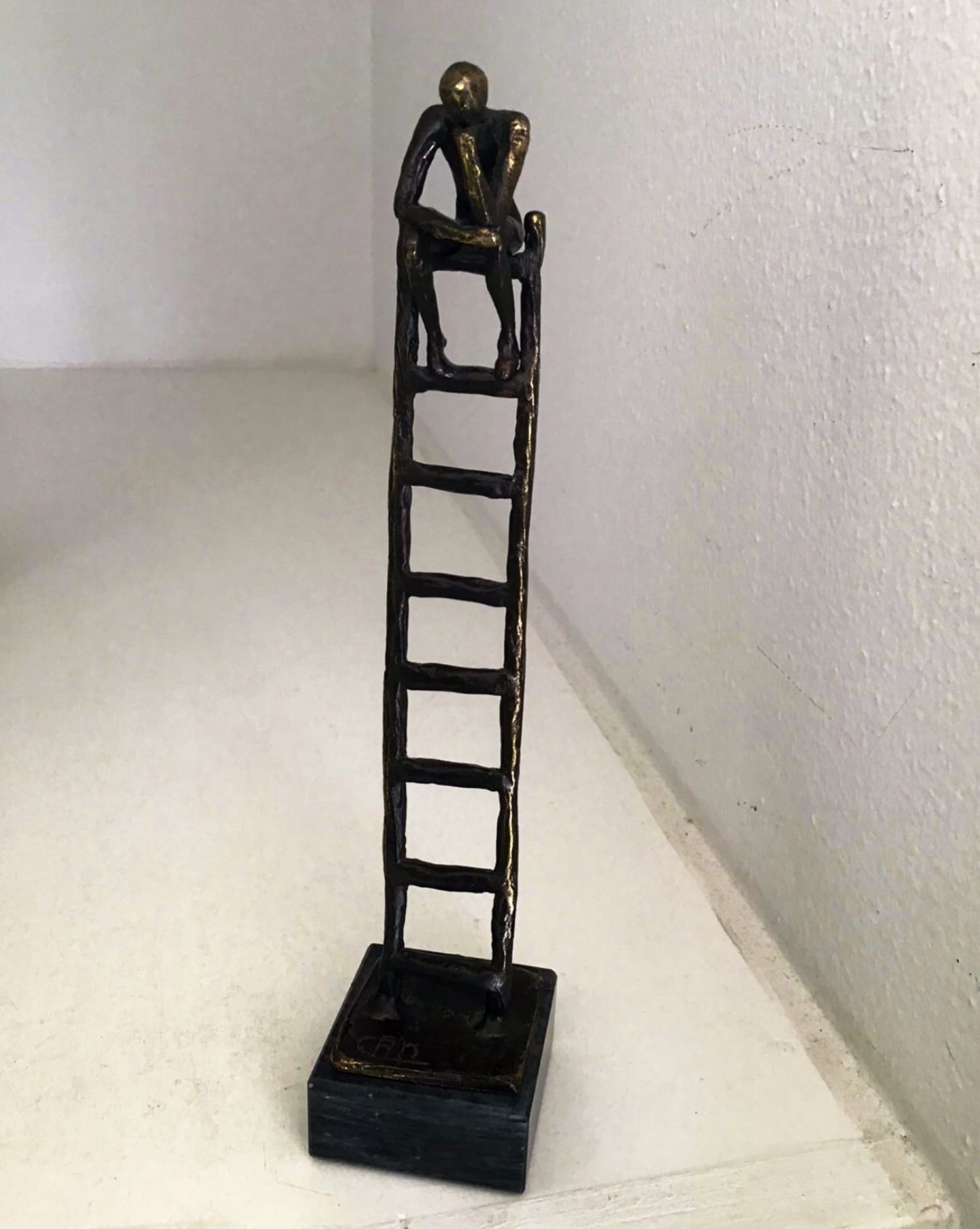 Corry Ammerlaan - Sculptuur “ De denkende mens “. - Origineel exemplaar- gesigneerd kopen? Bied vanaf 1!