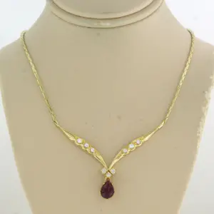 Acheter14k geel gouden collier met robijn en briljant geslepen diamanten tot. 0,25ct? Enchérissez de 600!