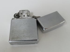 Curiosa - Klassieke geborstelde metalen Zippo aansteker kopen? Bied vanaf 1!