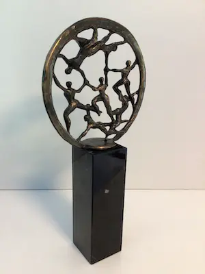 Corry Ammerlaan - Sculptuur “ Samenwerking door beweging “ kopen? Bied vanaf 1!