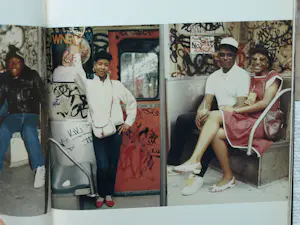 Jamel Shabazz - Gesigneerde foto (4 foto’s op 1 blad) + gesigneerd fotoboek “Back in The Days” kopen? Bied vanaf 250!