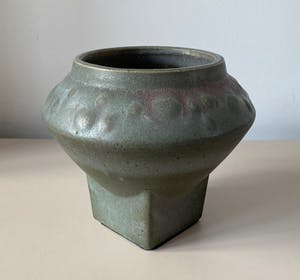 Keramische industrie Loré - Zeldzame brutalistische vaas modelnr B150 ontwerp Matt Camps kopen? Bied vanaf 1!