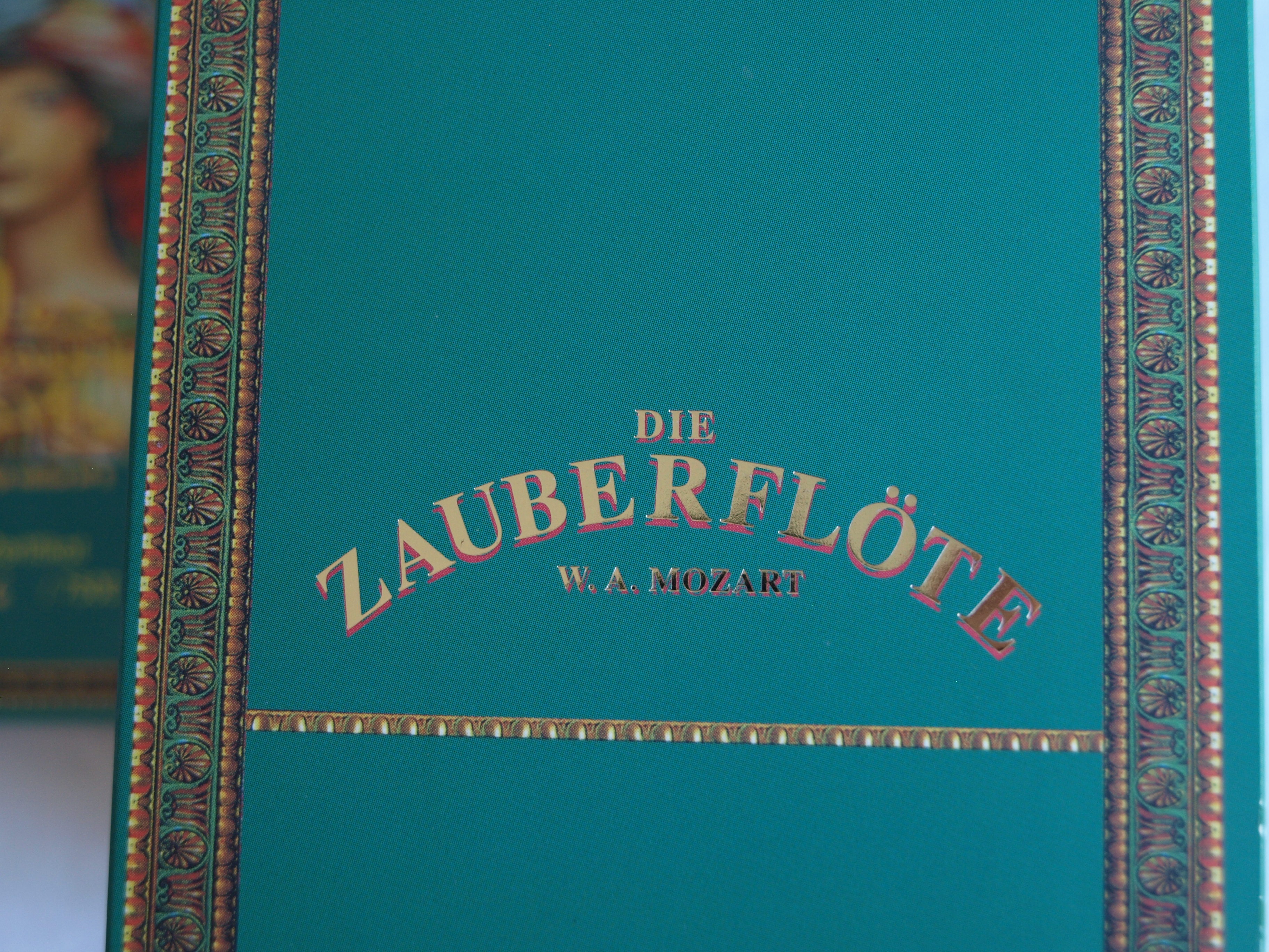 Ernst Fuchs - Bronzen beeld op parfumfles , Papageno – 1998  kopen? Bied vanaf 175!