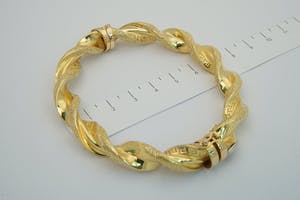 2532 - Elegante 18 karaats gouden gedraaid geblazen armband - hollands keur kopen? Bied vanaf 460!