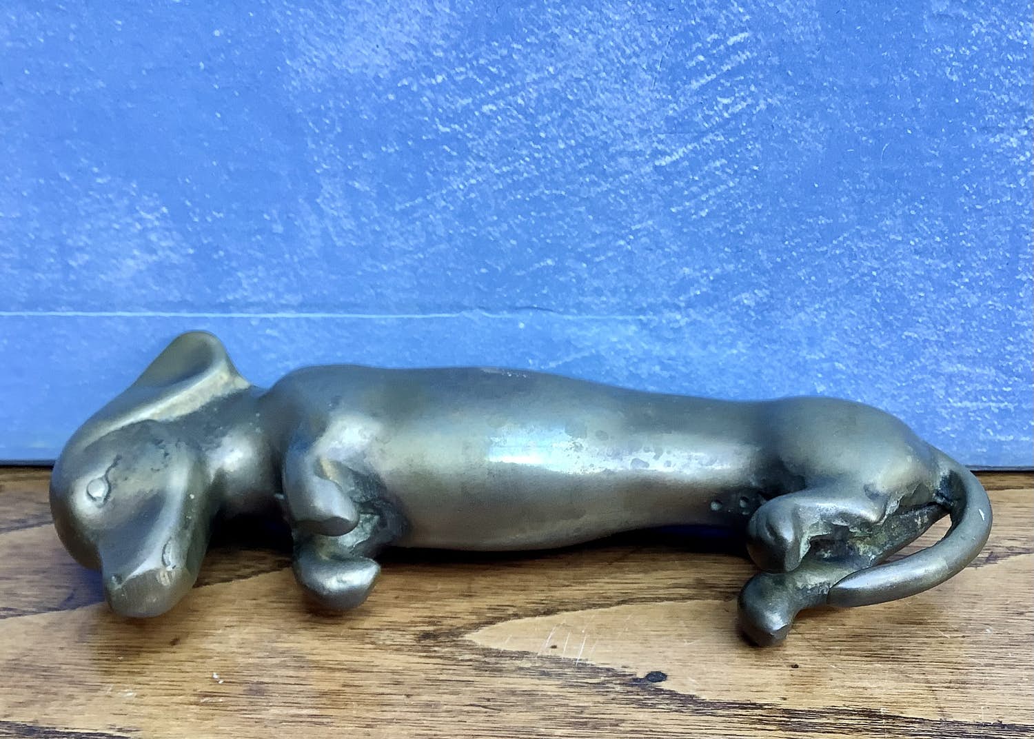 Brons (Onbekend) - Slapende teckel verkocht voor € 55!