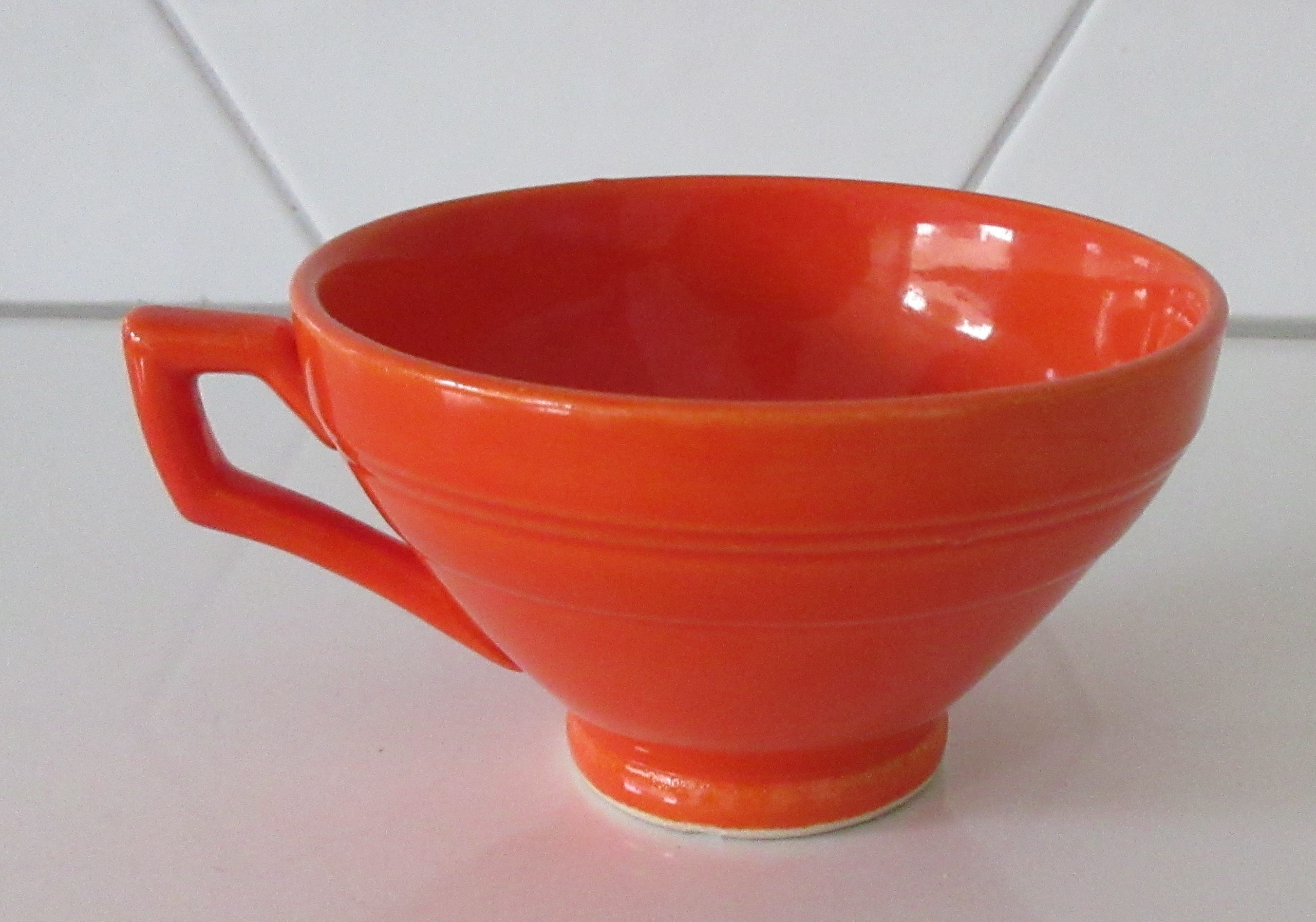 Niet of onleesbaar gesigneerd - Vernon Kilns Early California Green and Orange Demitasse Cup kopen? Bied vanaf 1!