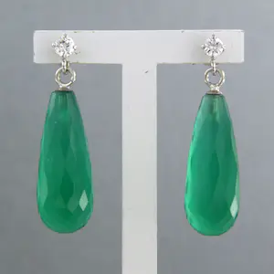 18k witgouden oorhangers met groene onyx en briljant geslepen diamant 0.14 ct kaufen? Bieten Sie von 330!