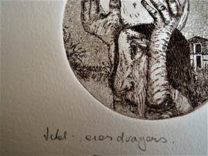 Niet of onleesbaar gesigneerd - grote Gesigneerde Surrealistische Ets "de Eierdragers" 1978 kopen? Bied vanaf 10!