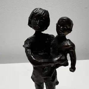 Corry Ammerlaan - Broznen sculptuur | Moeder en dochter kopen? Bied vanaf 20!