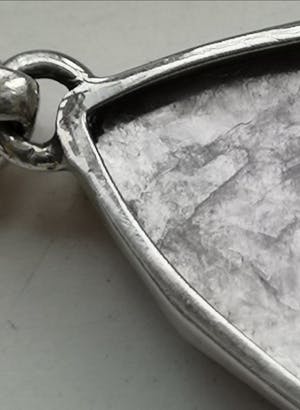 Niet of onleesbaar gesigneerd - hanger met ring met Flashy Lepidolite Mica kopen? Bied vanaf 10!