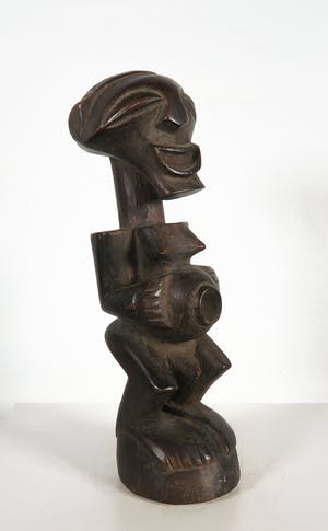 Songye - Houten Nkisi fetisj beeld met navelruimte voor magische stoffen kopen? Bied vanaf 1!