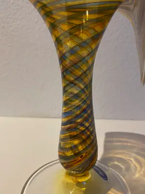 Joska Kristall - Gesigneerd iriserend glas, type genaamd 'Jack in The Pulpit' (bloem)vaasje. kopen? Bied vanaf 75!