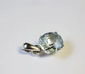 Nieuw zilveren hanger met 1 karaats briliantgeslepen topaas . kopen? Bied vanaf 75!