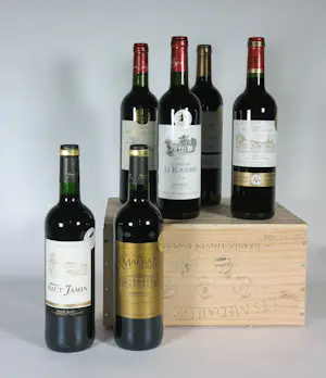 Niet of onleesbaar gesigneerd - Wijnpakket, Les Médaillés d'or (Bordeaux) kopen? Bied vanaf 1!