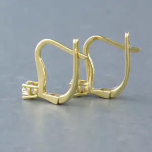 Acheter18k gouden solitair oorhangers met briljant geslepen diamant tot. 0,18ct? Enchérissez de 325!
