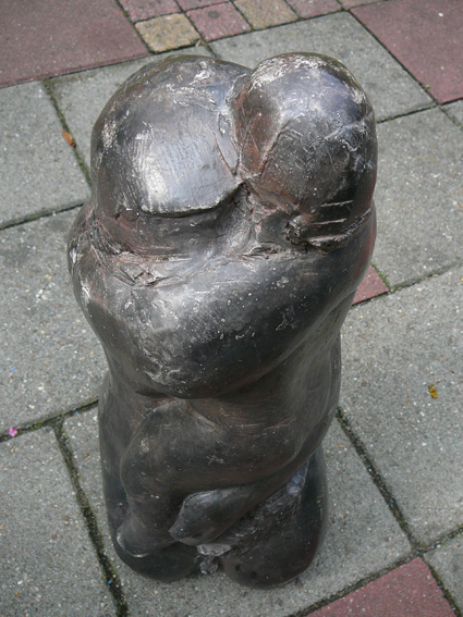 Niet of onleesbaar gesigneerd - Moeder en Kind -betongipsen beeld- kopen? Bied vanaf 1!