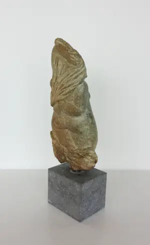 Monica van Dael - Sculptuur van natuursteen, Vrouwentorso kopen? Bied vanaf 400!