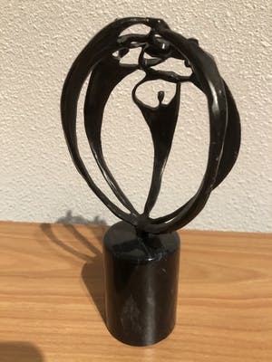 Corry Ammerlaan - Prachtig beeld " Samen de hele wereld aankunnen " kopen? Bied vanaf 35!