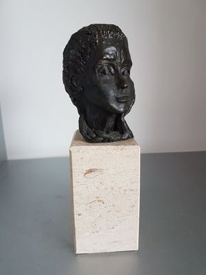 Astrid Veldhuyzen-Koppen - Beeld / Sculptuur " Luisteren " kopen? Bied vanaf 25!