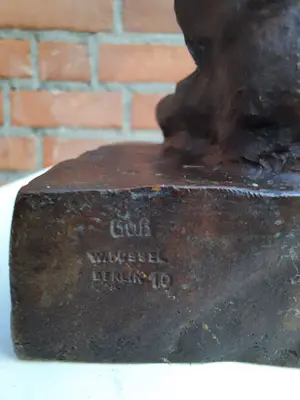 Brons (Onbekend) - Monogram P, bronsgieterij W. Füssel Berlin. kopen? Bied vanaf 300!