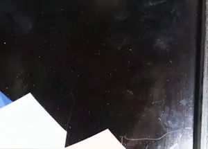 Hans Klaui - Acryl op paneel, Geometrische compositie in blauw en lichtroze - Ingelijst kopen? Bied vanaf 1!