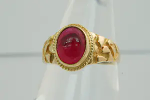 75- mooi bewerkte 18Krt geel gouden ring met cabuchon geslepen kleursteen kopen? Bied vanaf 220!