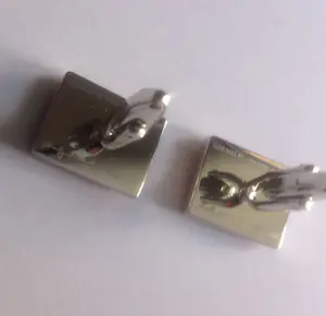 Andy Warhol - 2 manchetknopen + verchroomd kistje + 2 visitekaartjeshouders kopen? Bied vanaf 70!