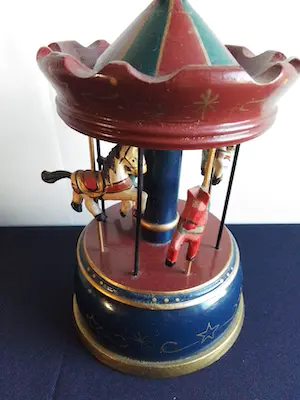 Niet of onleesbaar gesigneerd - Prachtige antieke houten kermis carrousel met muziek kopen? Bied vanaf 1!