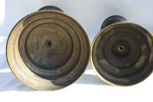 Niet of onleesbaar gesigneerd - Twee Fraaie Oude Bronzen Pen Kandelaars kopen? Bied vanaf 1!