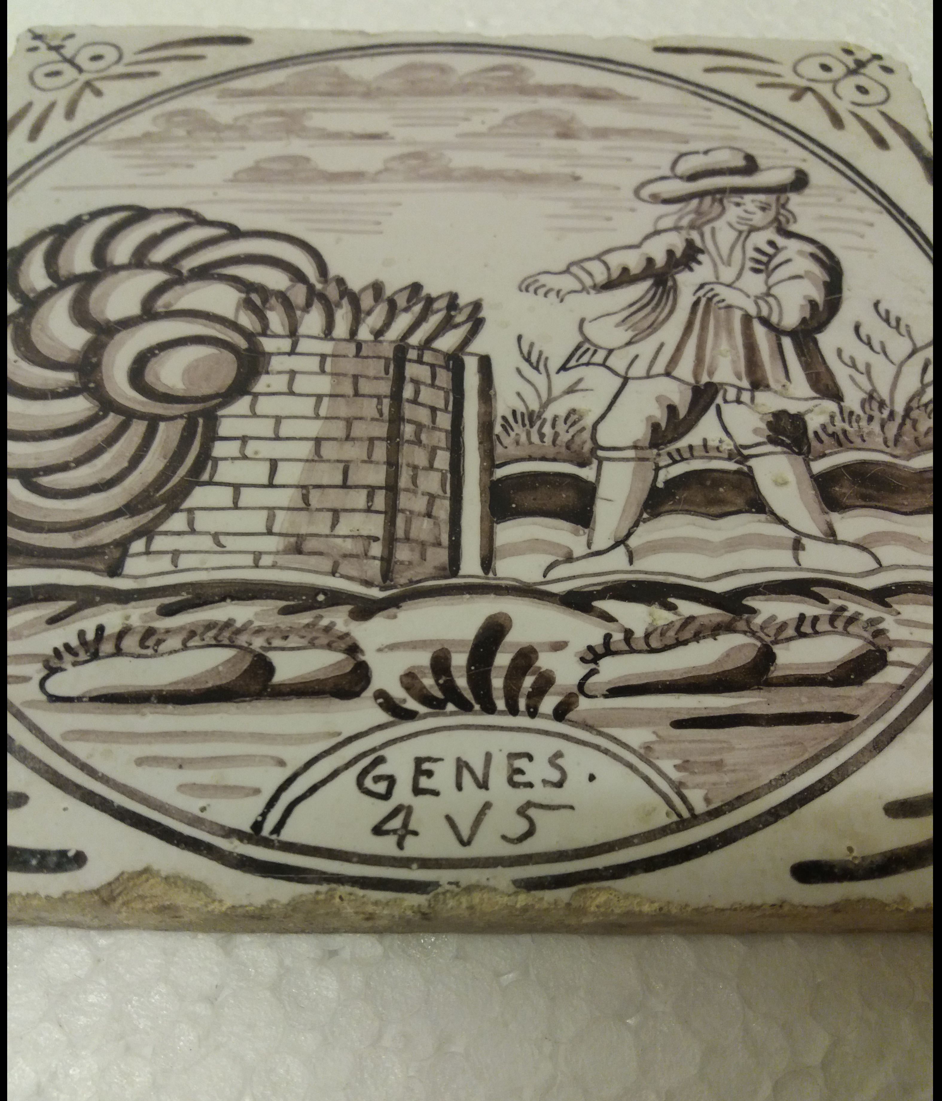 Niet of onleesbaar gesigneerd - Tegel in tinglazuur, met voorstelling: Genes. 4 v 5: Het offer van Kaïn, kopen? Bied vanaf 1!