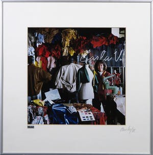 Paul Huf - Foto, Carla V. Leermode - ontwerpster - Ingelijst kopen? Bied vanaf 1!