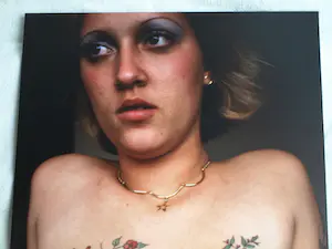 Henk Schiffmacher - Gesigneerde foto op dibond “Bloemstilleven” + gesigneerd boek – 60 x 40 cm kopen? Bied vanaf 125!