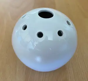 Niet of onleesbaar gesigneerd - Pillivuyt Paris - wit porseleinen bloemensteker kopen? Bied vanaf 1!