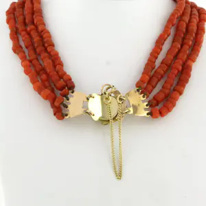 14k gouden slot aan een vier rijïge koraal collier - 37 cm kopen? Bied vanaf 360!