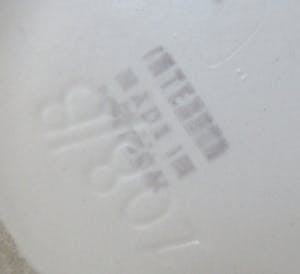 Niet of onleesbaar gesigneerd - Kunstaardewerken schaal op voet met Naieve decoratie kopen? Bied vanaf 10!