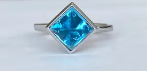 Witgouden 18 kt ring met topaas en diamanten kopen? Bied vanaf 750!