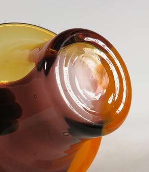 Bernard Heesen - Glas, Driekleurige schaal kopen? Bied vanaf 1!